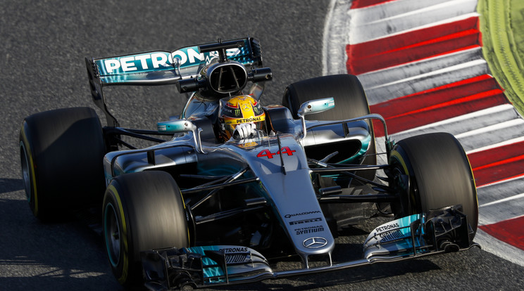 Lewis Hamilton rekordot döntött az első napon / Fotó: AFP