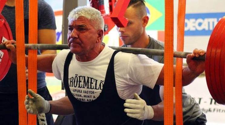 Smuk Ferenc
66 évesen profi
versenyzőket
megszégyenítő súlyokkal edz. Guggolásban 280 kilónál tart