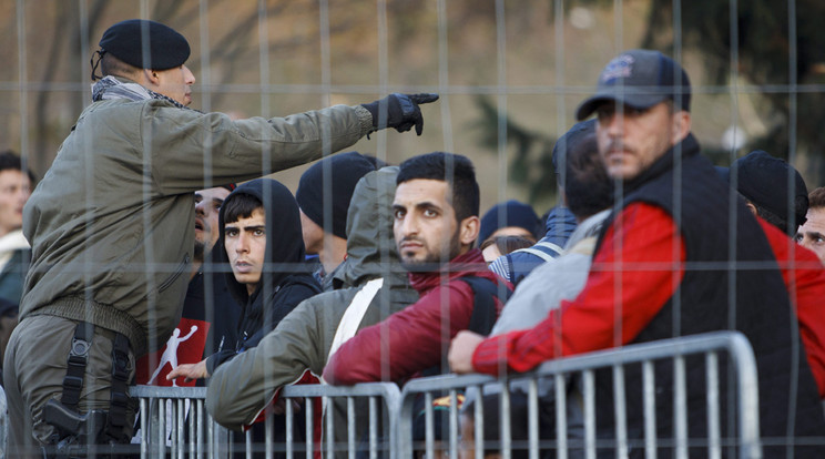 Rengeteg menedékkérő torlódhat fel a határon /Fotó: MTI-Varga György