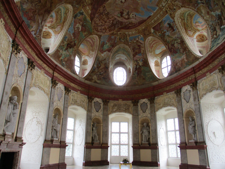 Wnętrze zamku we Vranovie
