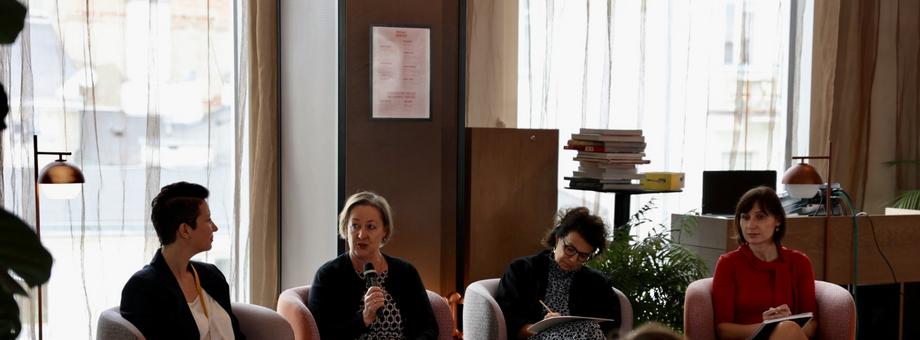 Ponad pięćdziesiąt kobiet reprezentujących m.in. biznes, organizacje pozarządowe i administrację publiczną wzięło udział w seminarium „Zielone innowacje i przedsiębiorcze kobiety” zorganizowanym wspólnie przez Ambasadę Królestwa Norwegii, Polską Agencję Rozwoju Przedsiębiorczości (PARP) i magazyn „Forbes Women”