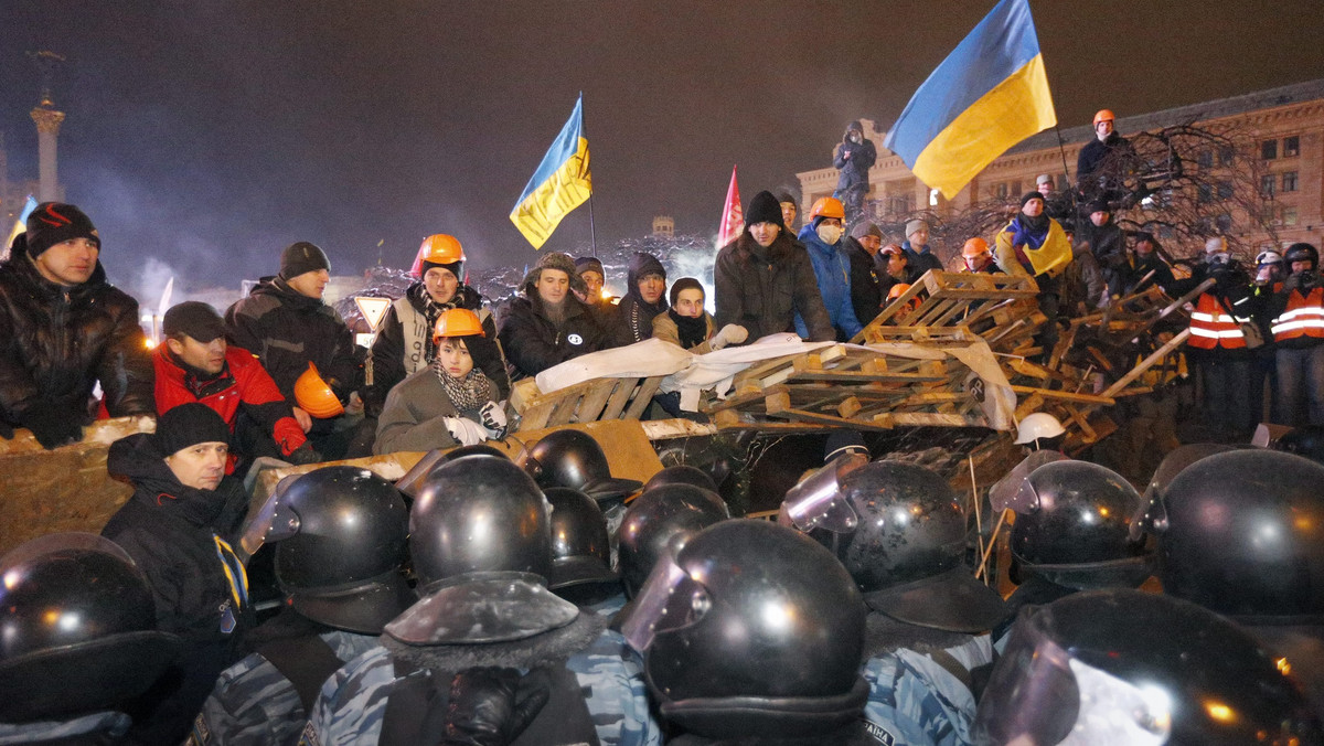 Dyrektor w Departamencie Stanu USA Victoria Nuland przybyła na Majdan Niepodległości w Kijowie, gdzie trwa impas między prounijnymi demonstrantami a milicją.