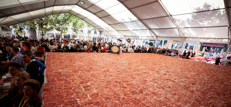 El plato de jamón ibérico español tradicional más grande del mundo