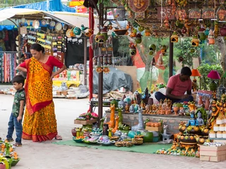 New Delhi, Indie. Zakupy na bazarze Dilli Haat, 2018