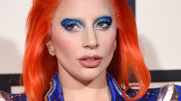Lady Gaga David Bowie-ként jelent meg a Grammy-n / Fotó: Northfoto