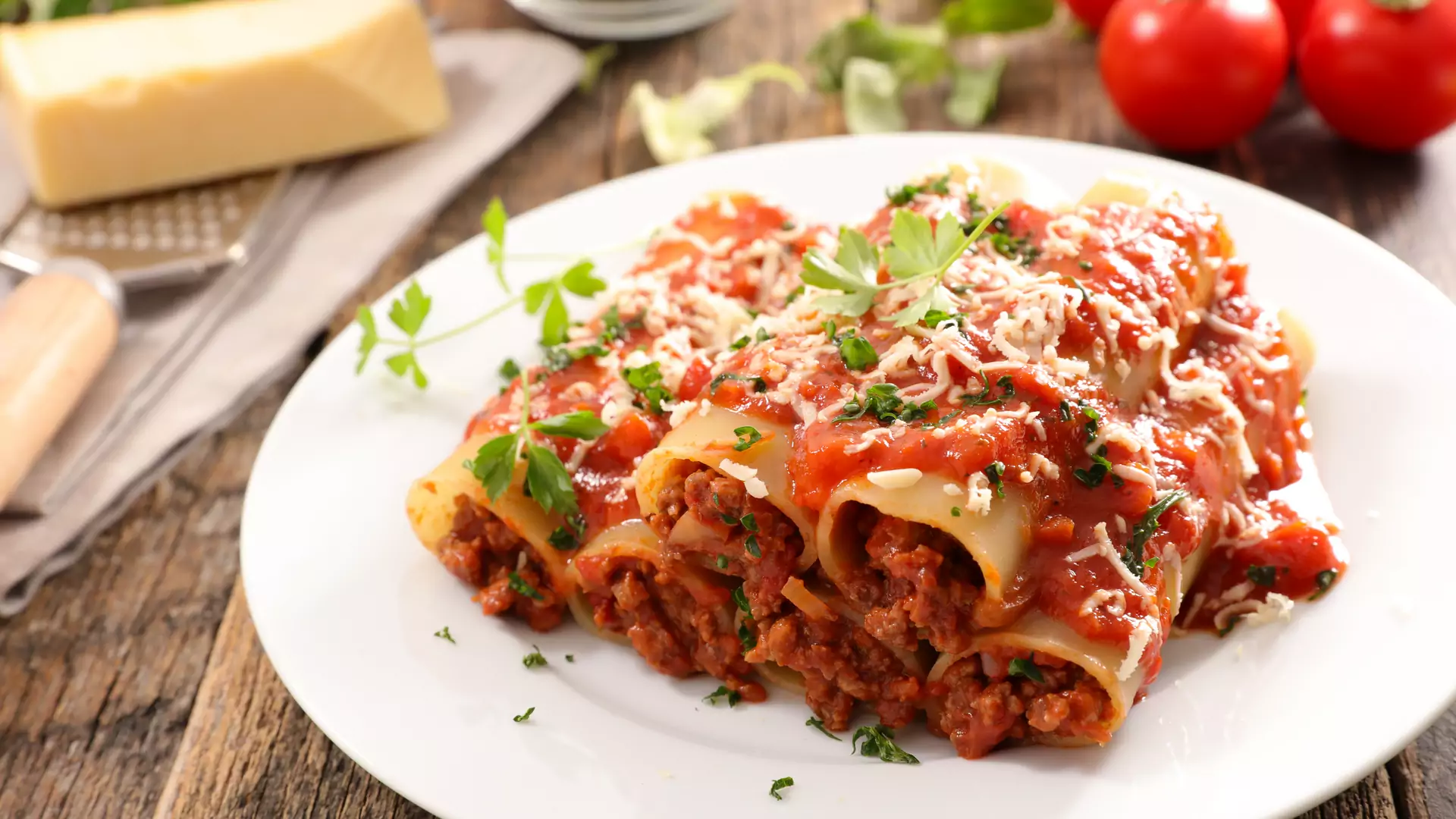 Pomidorowo i beszamelowo, czyli cannelloni z mięsem na 2 sposoby!