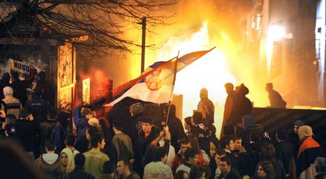 Napad na ambasade na mitingu "Kosovo je Srbija" 