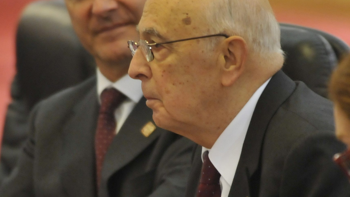 - Wstyd dla Włoch - tak prezydent Giorgio Napolitano nazwał zawalenie się Domu Gladiatorów na terenie wykopalisk archeologicznych w Pompejach, mieście zniszczonym w 79 roku przez wybuch Wezuwiusza.