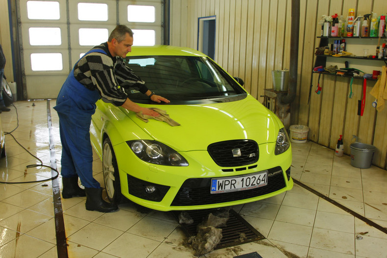 Radzimy gdzie i jak umyć auto zimą