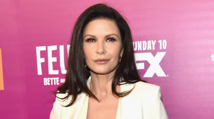 Catherine Zeta-Jones kicsit furcsán nézett ki a minap /Fotó: GettyImages