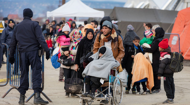 A menekültek most is folyamatosan érkeznek Európába - a kép horvátországban készült / Fotó: Northfoto