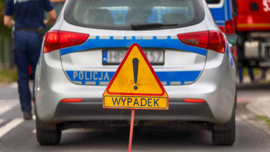 Zderzenie kilku aut i karetki w Warszawie. Trzy osoby trafiły do szpitala