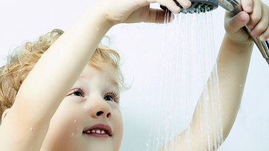 Kabina prysznicowa - jak wykąpać małe dziecko?