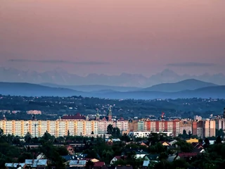 W ciągu ostatniego roku w żadnym innym polskim mieście mieszkania nie zdrożały tak bardzo, jak w Krakowie. Jednak w całej Polsce tzw. Bezpieczny Kredyt 2 proc. podziałał na ceny mieszkań jak paliwo rakietowe.