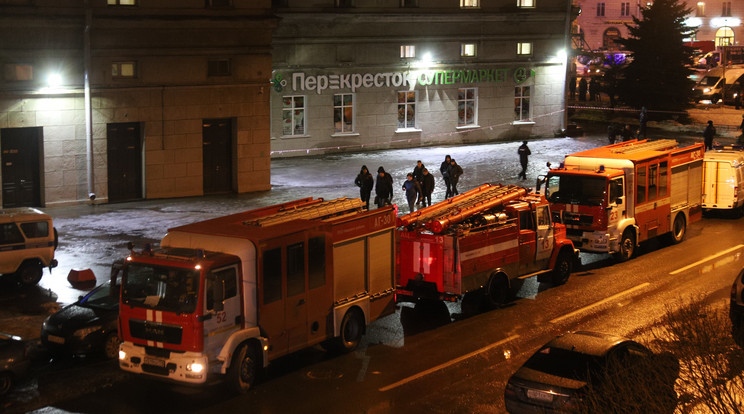 Kész csoda, hgy életben maradtak/ Fotó: AFP