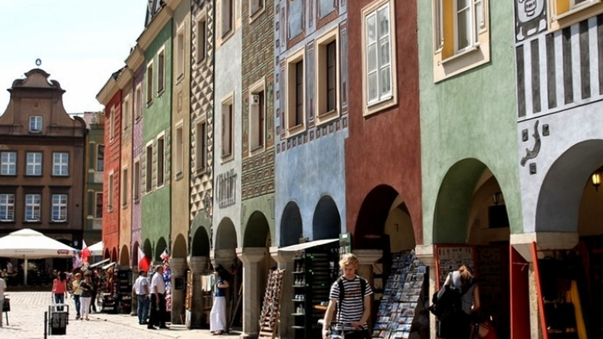 Podróżniczka i specjalistka od turystyki kulturowej Shing Yoong w swoim blogu uznała, że Poznań jest jednym z czternastu najbardziej kolorowych miast Europy. Autorkę urzekła kolorystyka naszego Starego Rynku.
