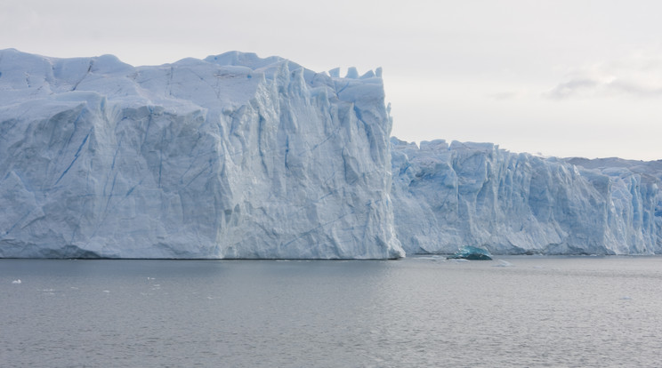 A gigantikus jégdarab komoly veszélyt jelent a hajókra /Fotó: Shutterstock