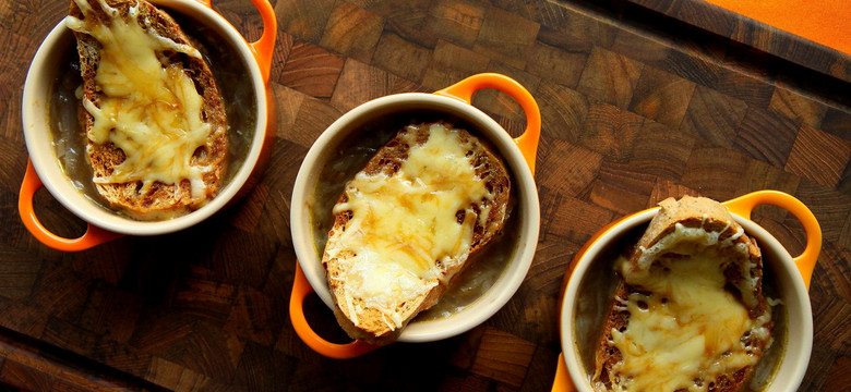 Zupa cebulowa z grzanką - przepyszna, rozgrzewająca, najlepsza o tej porze roku