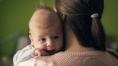 Ząbkowanie – jakie objawy mogą wystąpić u niemowlaka?