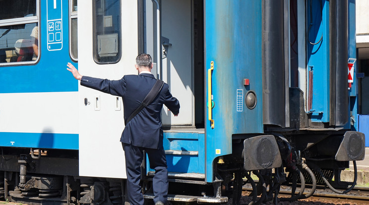 A vasúttársaságúj akciótervet dolgozott ki  a
hiányzó állások, így a kalauzi
posztok betöltésére
(Képünk illusztráció)/Fotó:Shutterstock