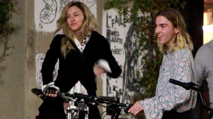 Madonna és fia, Rocco tavaly augusztusban még együtt bicikliztek Kaliforniában /Fotó: Northfoto