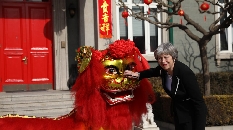 Theresa May épp kínai látogatásán beszélt az EU-munkavállalók megkülönböztetéséről /Fo­tó: Getty Images