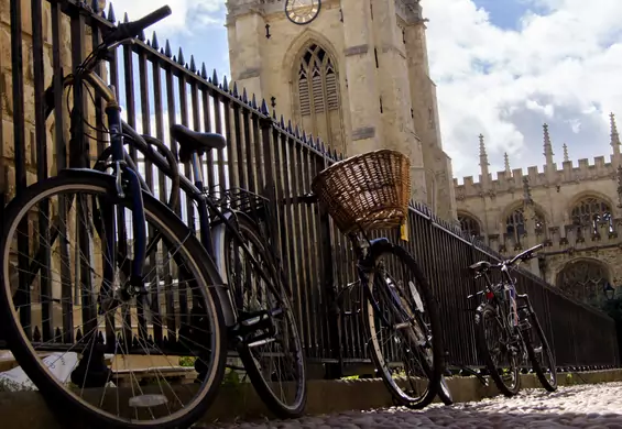 Starsi oksfordczycy stawiają na rowery elektryczne. "Mój rower to moja wolność"