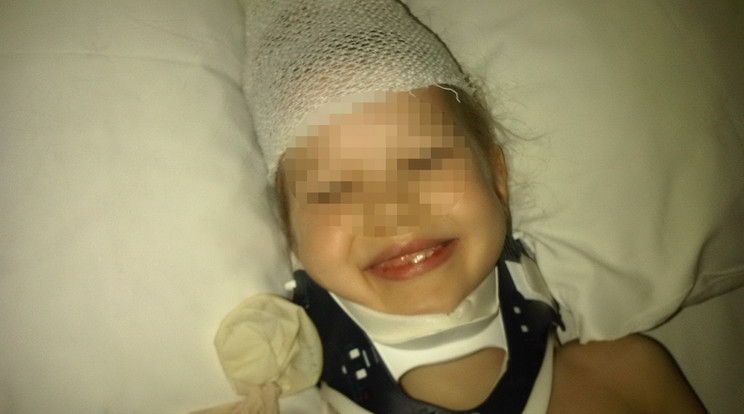 A fején sérült kislányról anno, a kórházban készült
ez a fotó. Öt év elteltével nem szeretne szerepelni