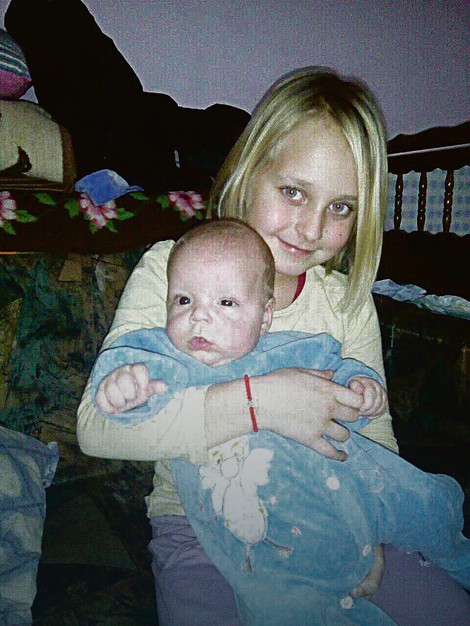 SLIKA SA SESTROM IVANOM PO IZLASKU IZ BOLNICE