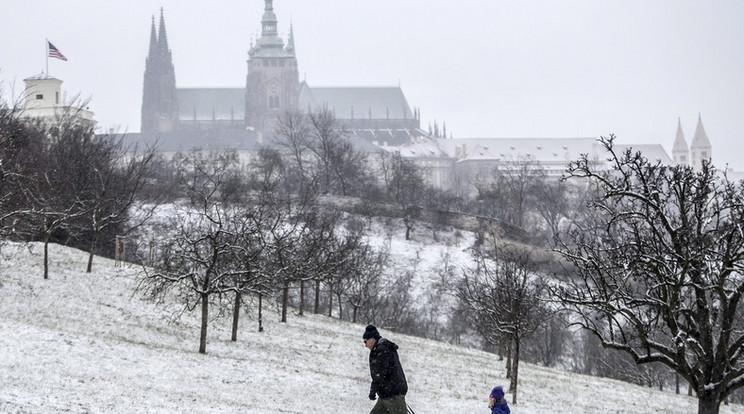 A délelőtt folyamán fokozatosan megszűnik a havazás /Fotó: MTI