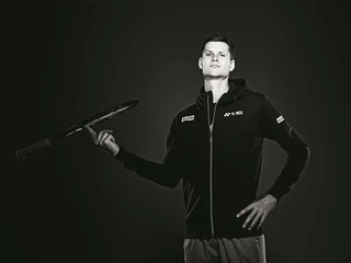 Hubert Hurkacz - 24-latek, najwyżej notowany polski tenisista w światowym rankingu ATP. Jako junior dotarł do finału w grze podwójnej w Australian Open w 2015 roku. W 2018 roku zakwalifikował się do finałów Next Gen. W 2019 wygrał swój pierwszy turniej kategorii ATP Tour w Winston-Salem. Obecnie zajmuje 13. pozycję w rankingu ATP.