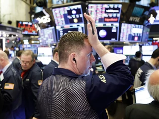 Od szczytów z poprzedniego miesiąca Dow Jones stracił 28 proc., a S&P 500 i Nasdaq zniżkowali już 26 proc.