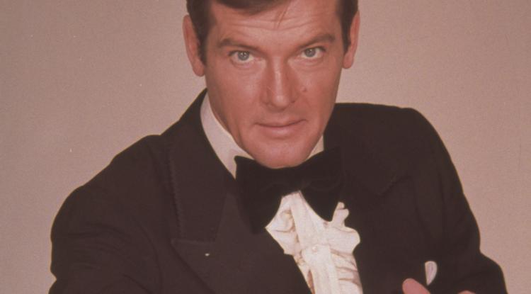 89 évesen elhunyt Roger Moore