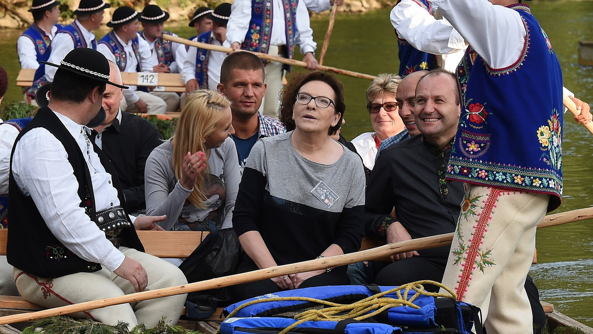 Premier Ewa Kopacz jedynką w Warszawie, szef MSZ Grzegorz Schetyna w Legnicy, wicepremier, szef MON Tomasz Siemoniak w Wałbrzychu - m.in. tak wyglądają pierwsze przymiarki do obsady czołowych miejsc na listach PO w jesiennych wyborach parlamentarnych. W partii dochodzi do tarć.