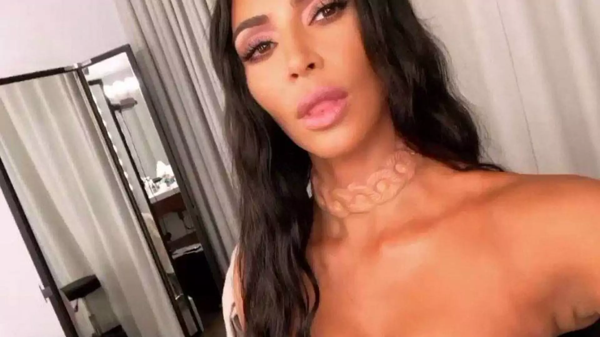 Kim Kardashian z "implantem". Modyfikacja ciała najnowszym trendem?