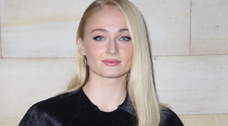 Nőkkel is kavart már Sophie Turner /Fotó: Northfoto