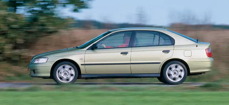 Ma być i tanio, i dobrze – kupujemy auto za „piątkę”