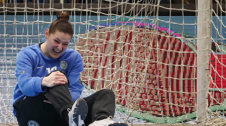 Szikora Melinda a Rosztov-Don elleni Bajnokok Ligája-meccs harmincadik másodpercében 
sérült meg /Fotó: Nemzeti Sport/Porttmbász Hédi