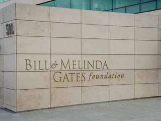 Powołanie fundacji imienia darczyńcy i umieszczenie nazwiska rodowego na tablicy fundacji to ważne motywatory dla filantropów, pisze autorka. Na zdjęciu: Fundacja Billa i Melindy Gatesów, Seattle, 2014