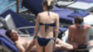 Antonio Banderas zabrał dziewczynę na plażę. Gorące fotki!