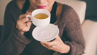Ludzie, którzy piją herbatę są bardziej kreatywni i skupieni