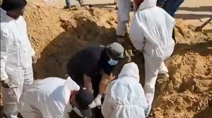 Meztelen, lekötözött palesztin holttesteket találtak a gázai tömegsírokban / Fotó: X