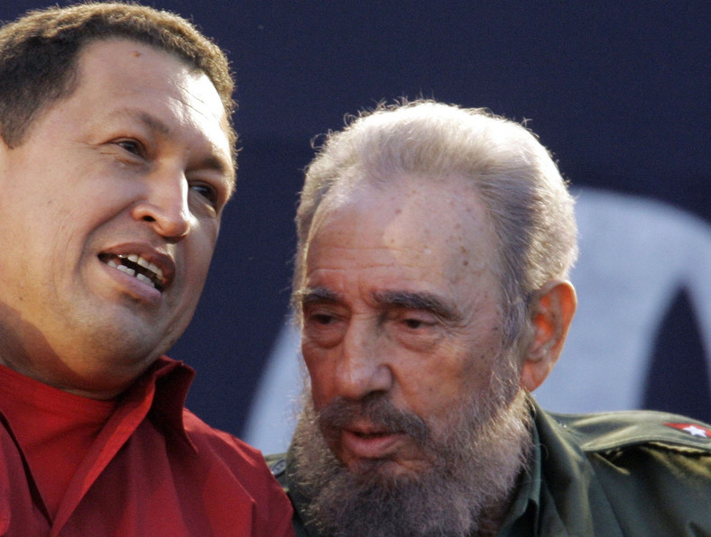 Fidel Castro przed przekazanie władzy swojemu bratu Raulowi w 2006 r. rozpoczął wolnorynkowe reformy.