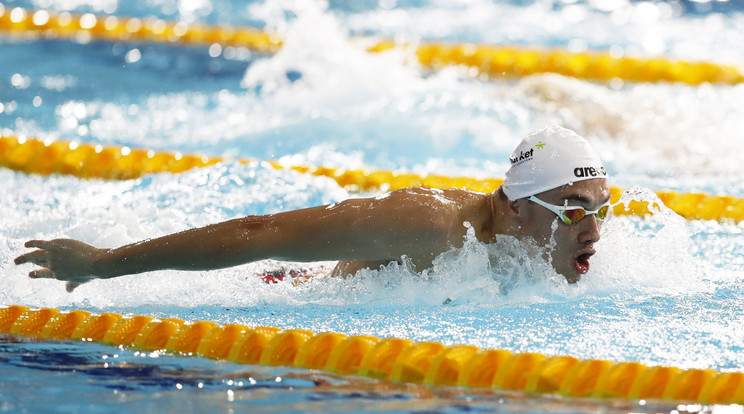 Milák Kristóf 1:52.79 perces idővel nyerte meg a 200 méter pillangót a glasgow-i úszó-Európa-bajnokságon /Fotó: MTI: AP: Darko Bandic