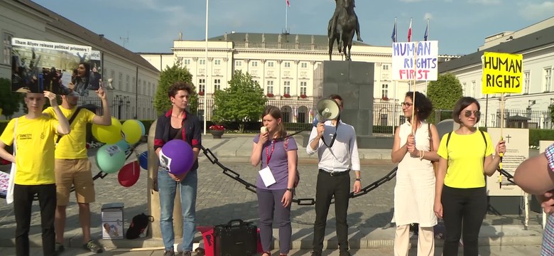 Andrzej Duda spotkał się z prezydentem Azerbejdżanu. Pod Pałacem Prezydenckim protesty