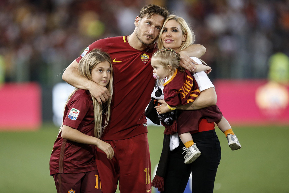 Francesco Totti z żoną i córkami