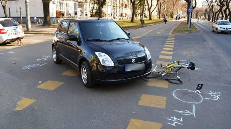 Nem csak a bicikli tört össze, a kerékpáros is megsérült / Fotó: Police