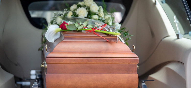 Kiedy ksiądz ma prawo odmówić pogrzebu? Kościół podał powód