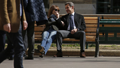Carla Bruni i Nicolas Sarkozy niczym para nastolatków