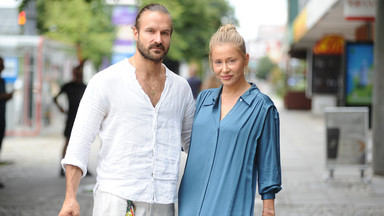 Katarzyna Warnke i Piotr Stramowski nadal są małżeństwem. Rozwód został przełożony